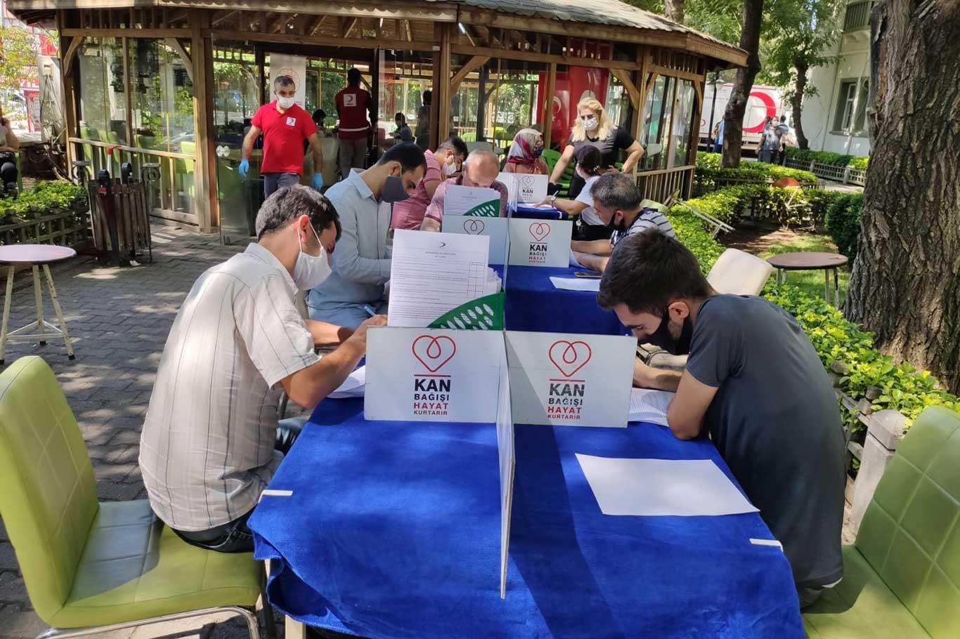 Diyarbakır Tarım ve Orman İl Müdürlüğünden Kızılay'a kan bağışı Diyarbakır Tarım ve Orman İl Müdürlüğünden Kızılay'a kan bağışı